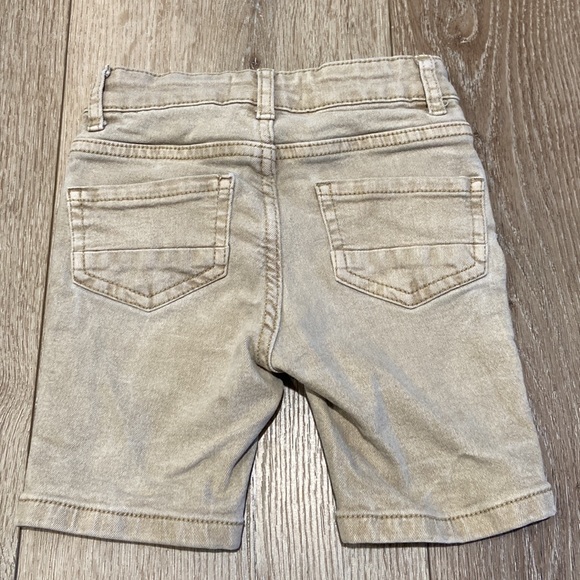 Cotton on toddler boy shorts - Picture 2 of 4